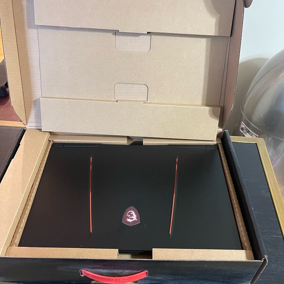 MSI GE75 Raider 10SE - Brand New, in Original Packaging - Picture 2 of 3